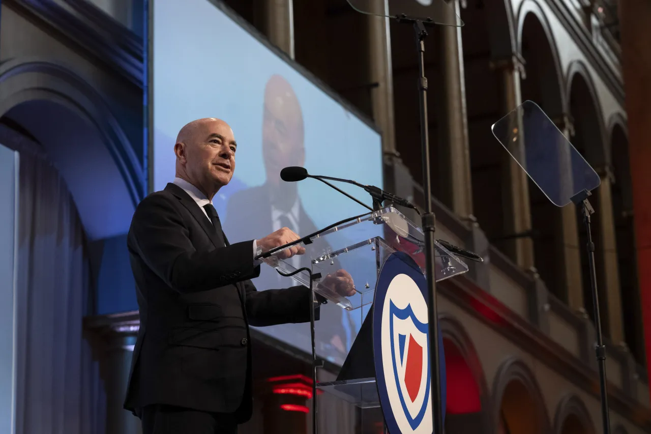 Image: DHS Secretary Alejandro Mayorkas Gives Remarks at USCG Foundation Tribute to The Coast Guard (011)