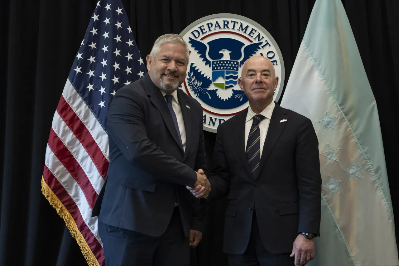 Image: DHS Secretary Alejandro Mayorkas Meets With Honduran Foreign Minister and Ambassador (015)