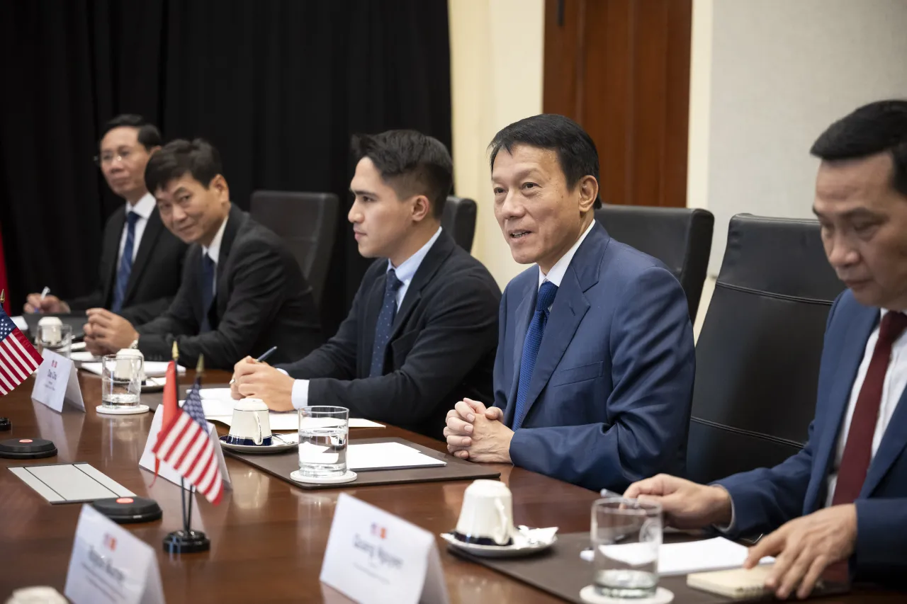 Image: DHS Secretary Alejandro Mayorkas Participates in a Bilateral Meeting with Vietnamese Minister of Public Security (005)