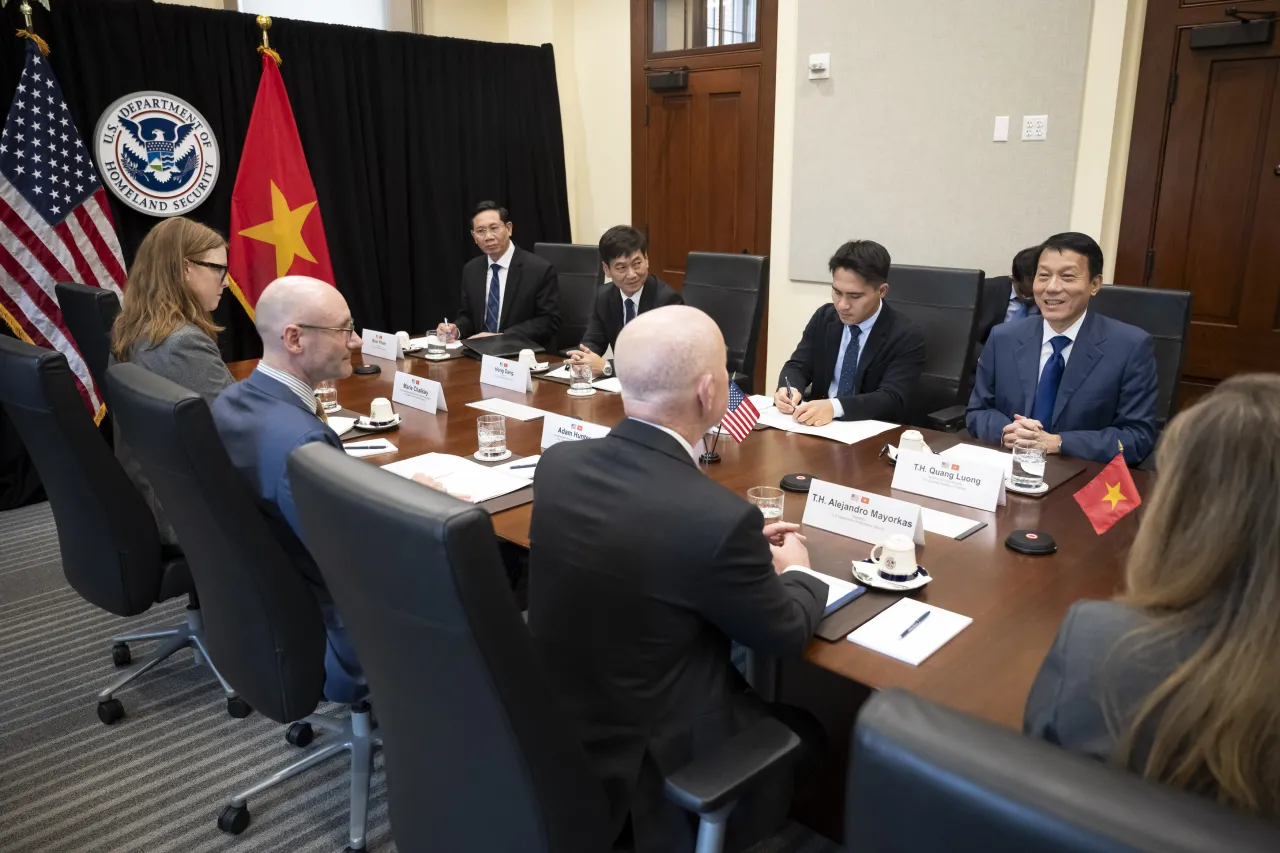 Image: DHS Secretary Alejandro Mayorkas Participates in a Bilateral Meeting with Vietnamese Minister of Public Security (006)