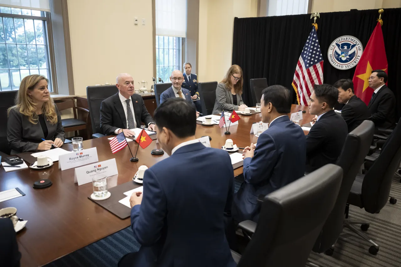 Image: DHS Secretary Alejandro Mayorkas Participates in a Bilateral Meeting with Vietnamese Minister of Public Security (008)