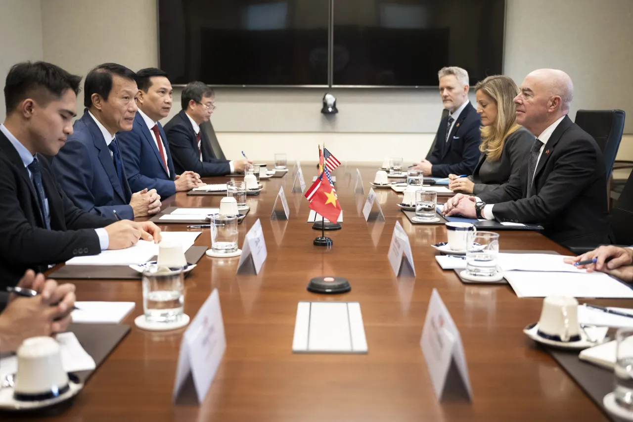 Image: DHS Secretary Alejandro Mayorkas Participates in a Bilateral Meeting with Vietnamese Minister of Public Security (009)