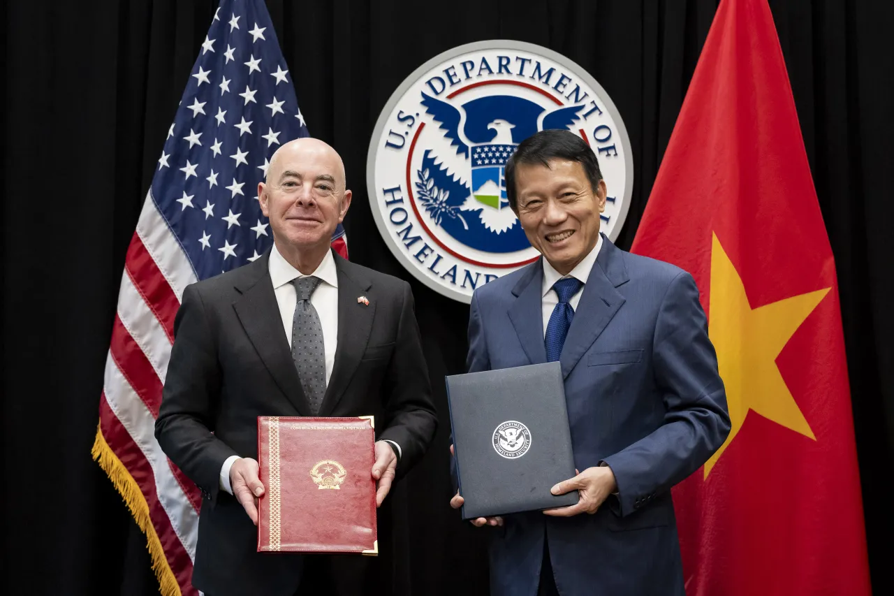 Image: DHS Secretary Alejandro Mayorkas Participates in a Bilateral Meeting with Vietnamese Minister of Public Security (015)