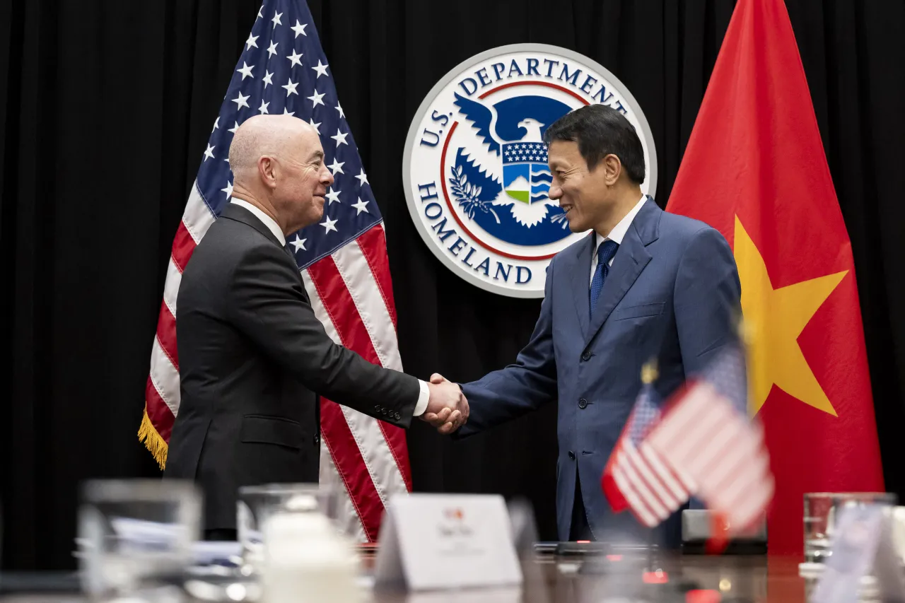 Image: DHS Secretary Alejandro Mayorkas Participates in a Bilateral Meeting with Vietnamese Minister of Public Security (016)