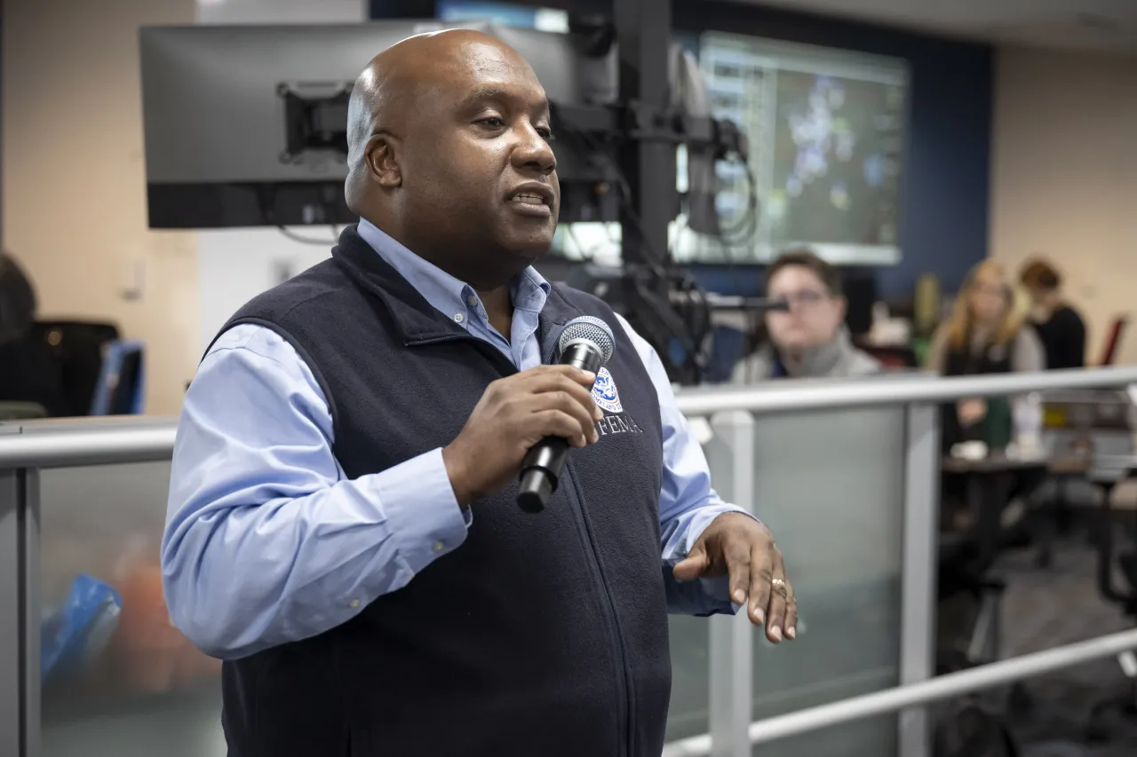 Image: DHS Secretary Alejandro Mayorkas Visits FEMA HQ (006)