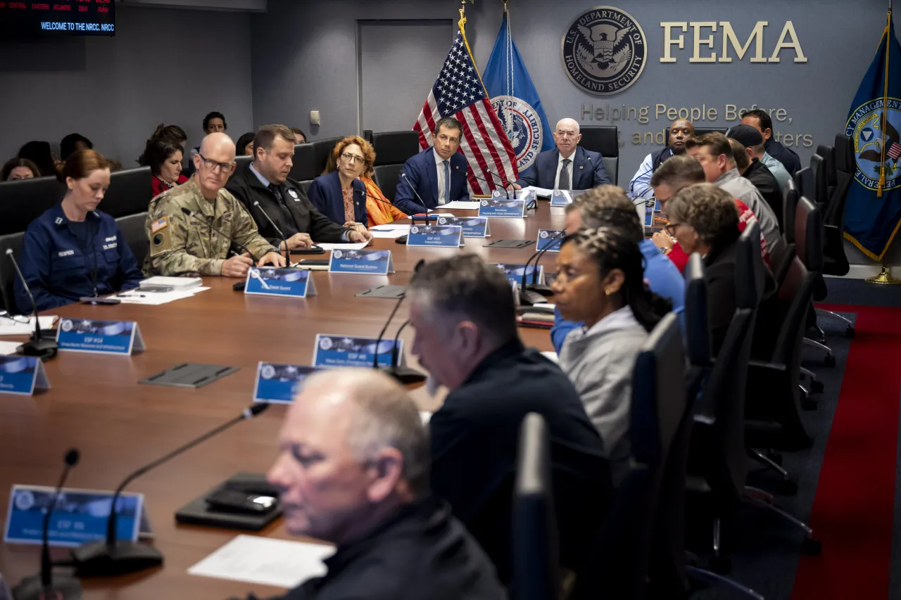 Image: DHS Secretary Alejandro Mayorkas Visits FEMA HQ (044)