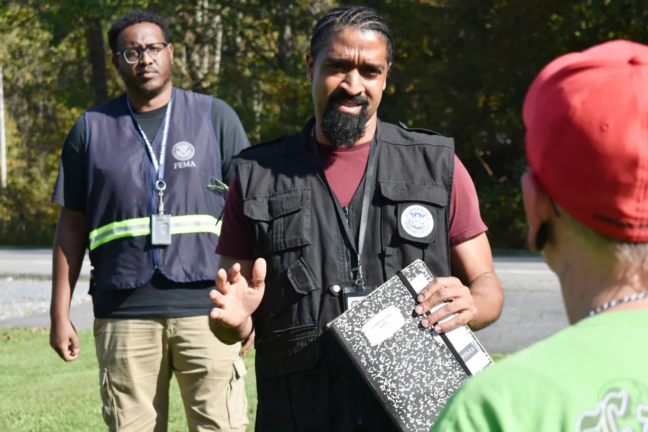 Image: Disaster Survivor Assistance Teams Canvass Neighborhoods in Western Virginia (010)