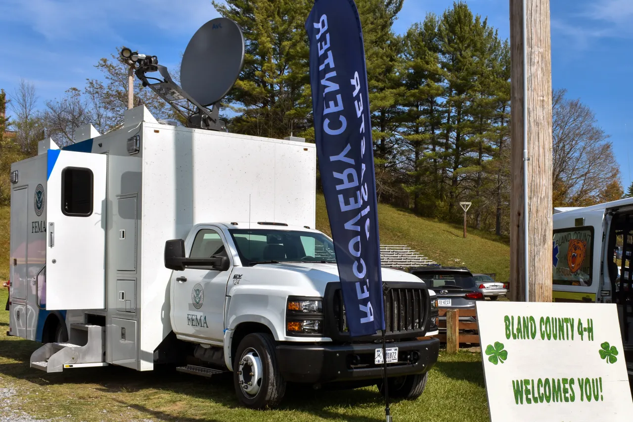 Image: Pop-up FEMA Disaster Recovery Center at Bland County Festival (002)