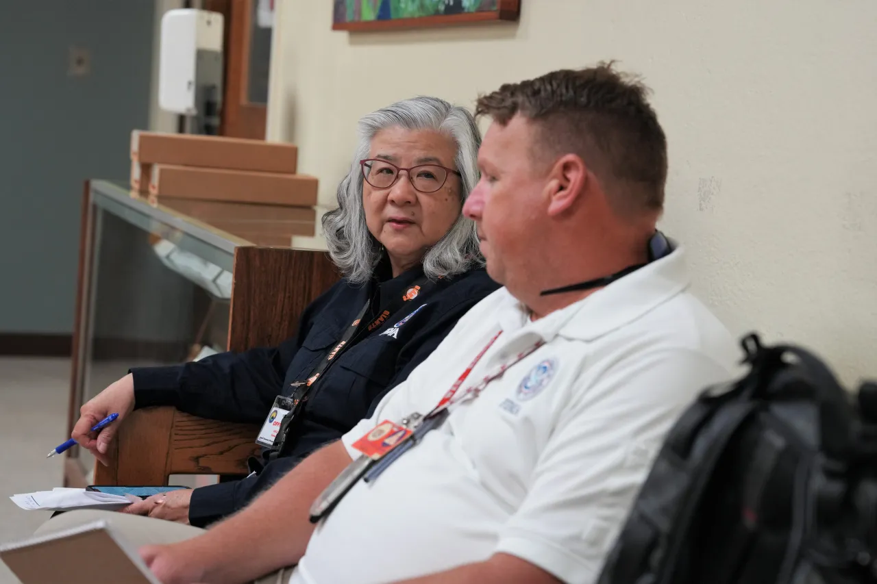 Image: FEMA Staff Discuss Operations During 2023 Hawaii Wildfires Response