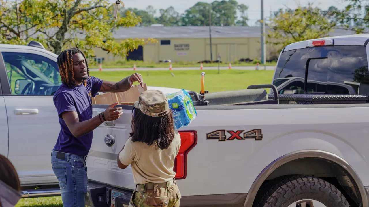 Image: FEMA Distributes Water, MREs, and Tarps in Lowndes County, GA