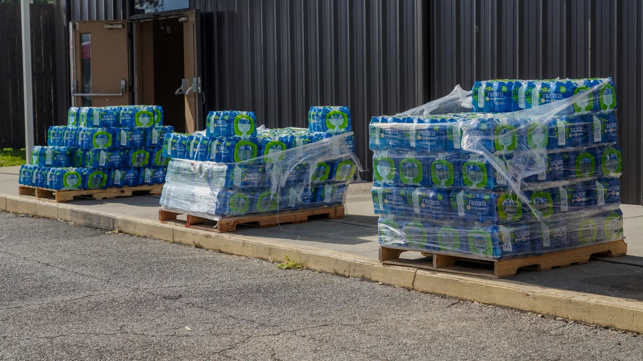 Image: FEMA Distributes Water, MREs, and Tarps in Lowndes County, GA