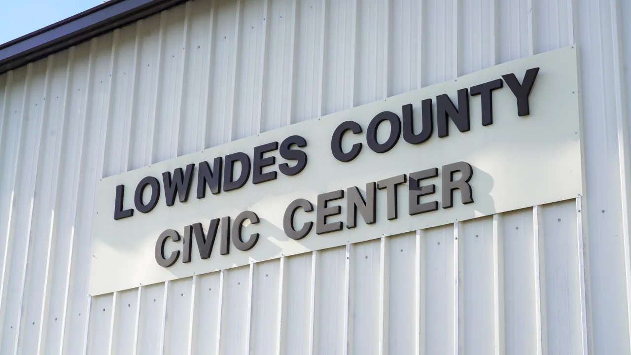 Image: FEMA Distributes Water, MREs, and Tarps in Lowndes County, GA