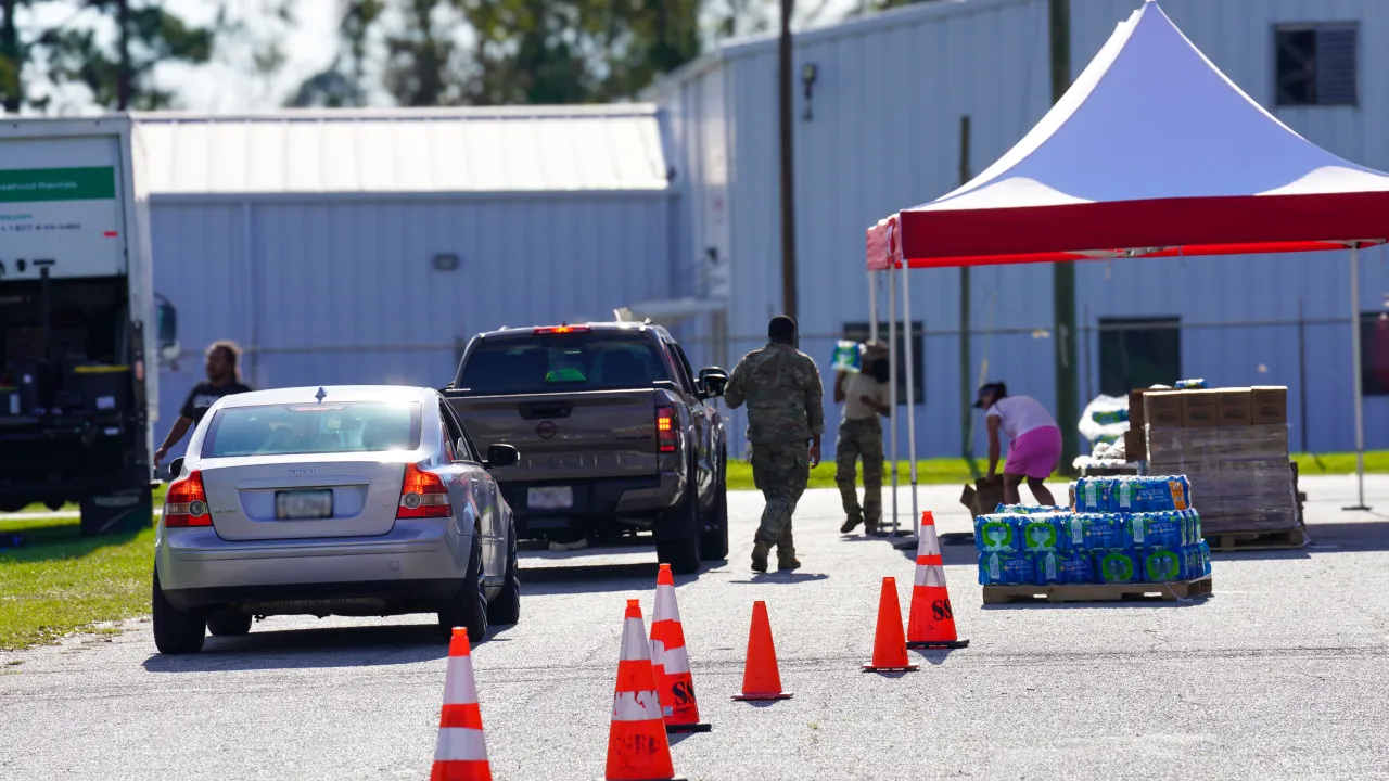 Image: FEMA Distributes Water, MREs, and Tarps in Lowndes County, GA