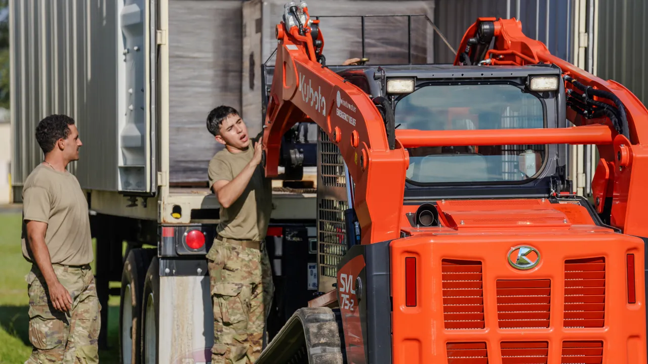 Image: FEMA Distributes Water, MREs, and Tarps in Lowndes County, GA