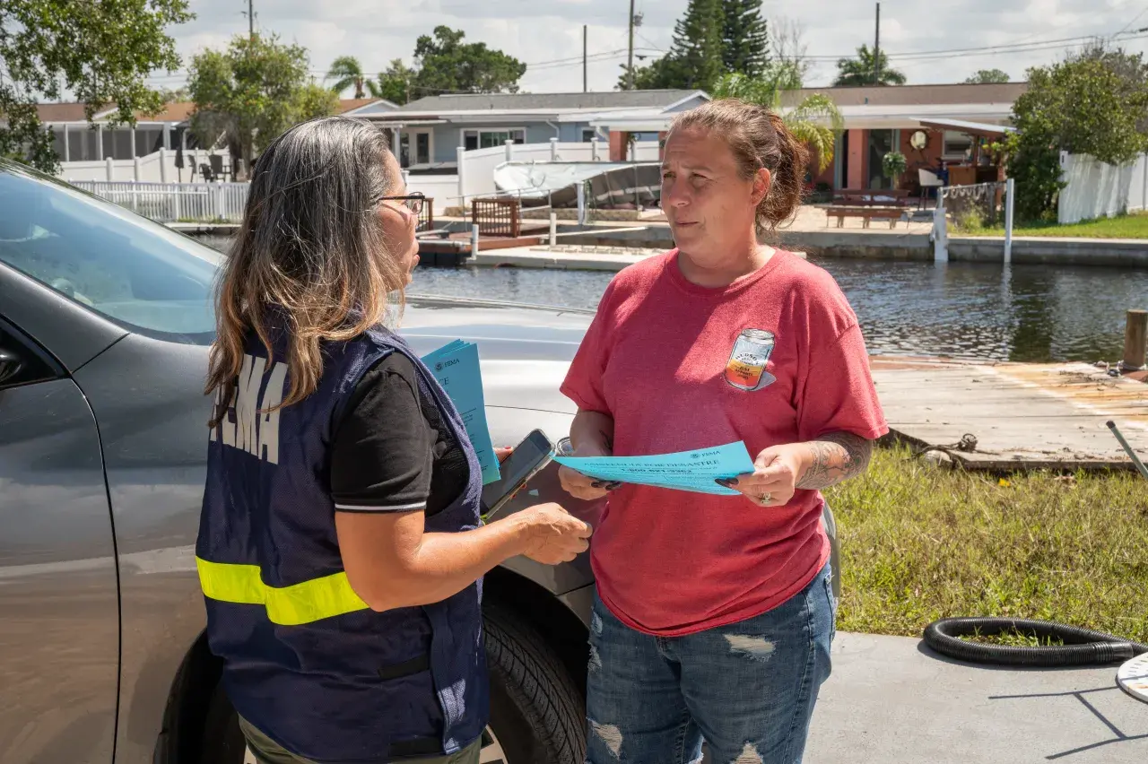 Image: FEMA Disaster Survivor Assistance Teams Help Hurricane Helene Survivors