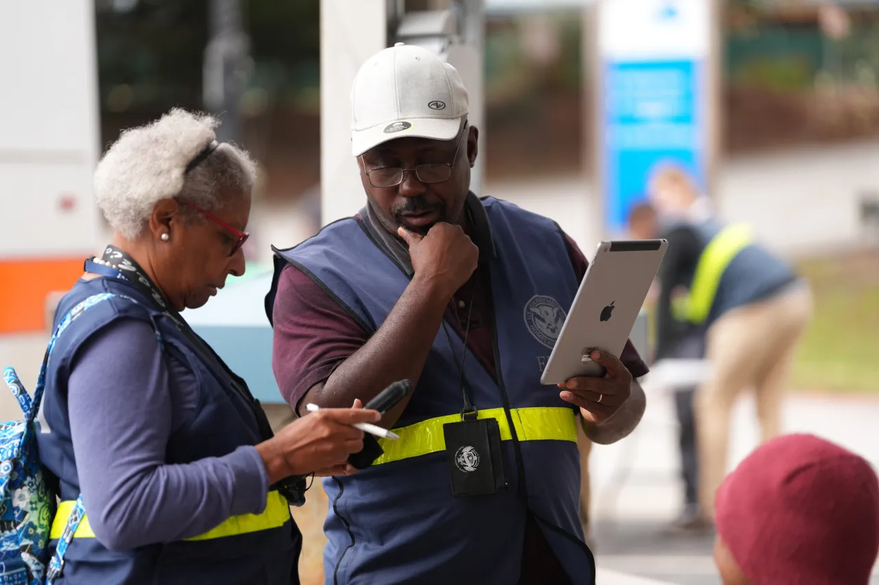 Image: FEMA Disaster Survivor Assistance Teams Help Hurricane Helene Survivors