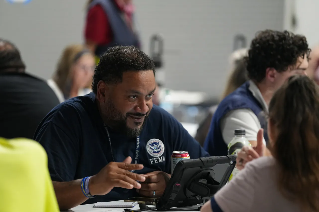 Image: FEMA Disaster Survivor Assistance Teams Help Hurricane Helene Survivors