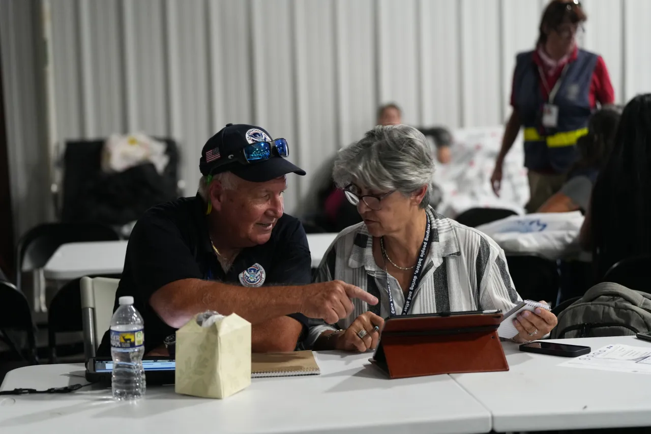 Image: FEMA Disaster Survivor Assistance Teams Help Hurricane Helene Survivors