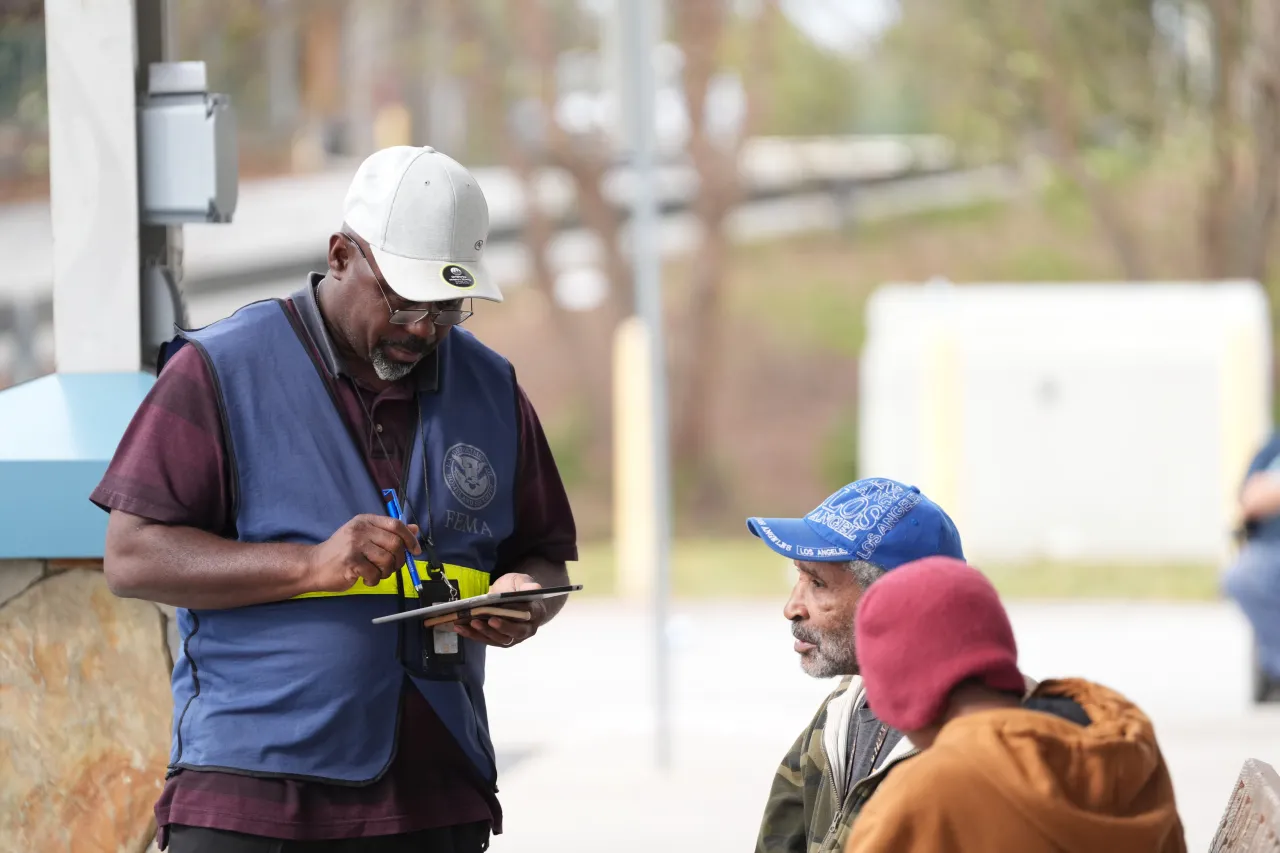 Image: FEMA Disaster Survivor Assistance Teams Help Hurricane Helene Survivors