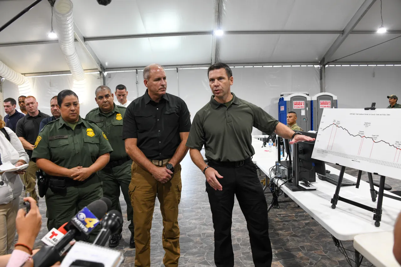 Image: Acting Secretary McAleenan Tours USBP Soft-Sided Facility (6)