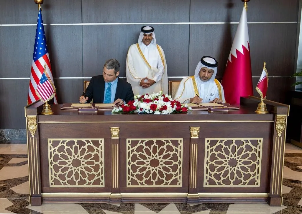 Image: Under Secretary Silvers signs agreements with officials of the Qatari government
