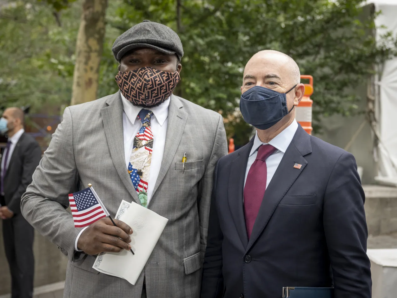 Image: DHS Secretary Alejandro Mayorkas Meets with Newly Sworn In Citizens (4)