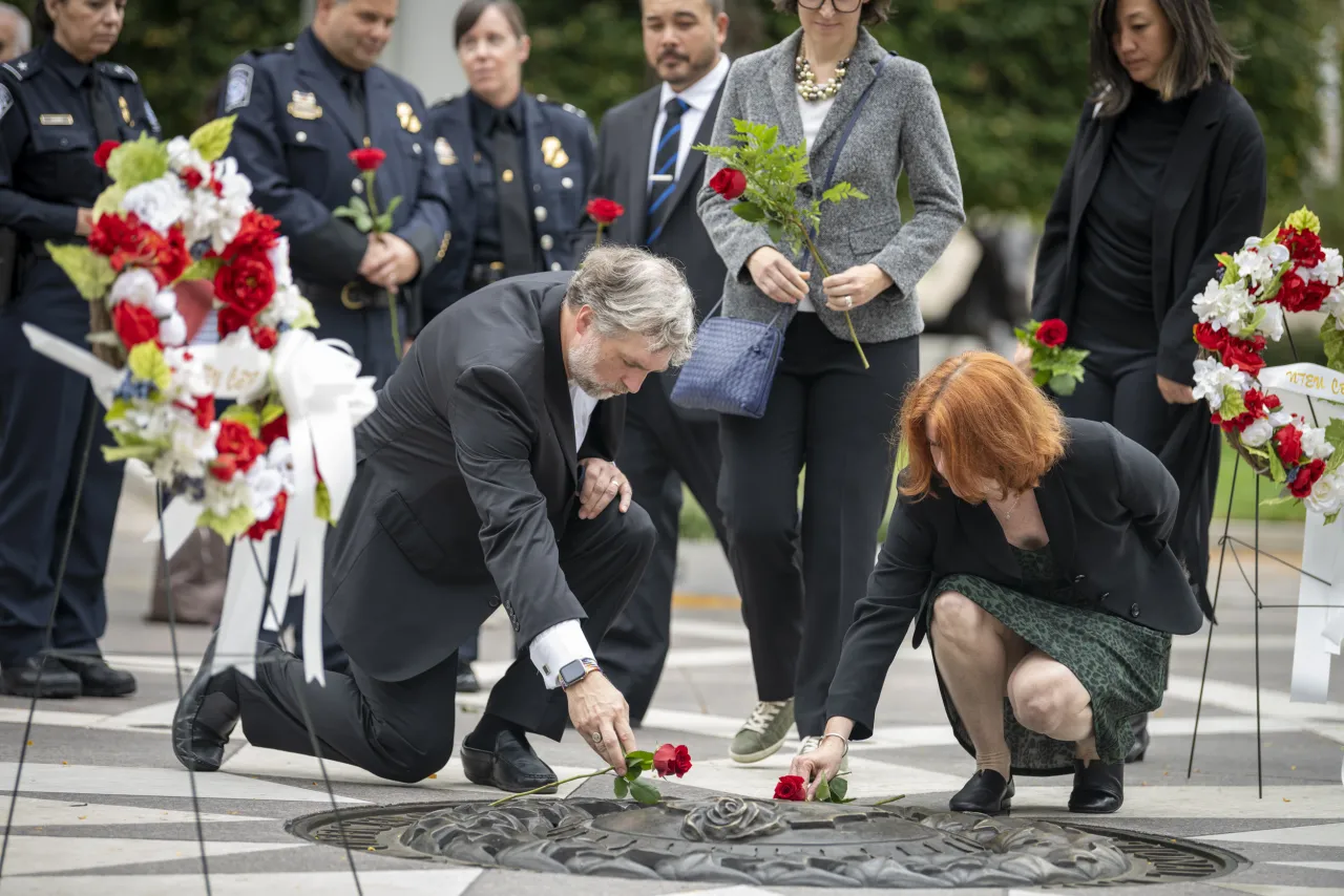 Image: DHS Secretary Alejandro Mayorkas Participates in Wreath Laying Ceremony (03)