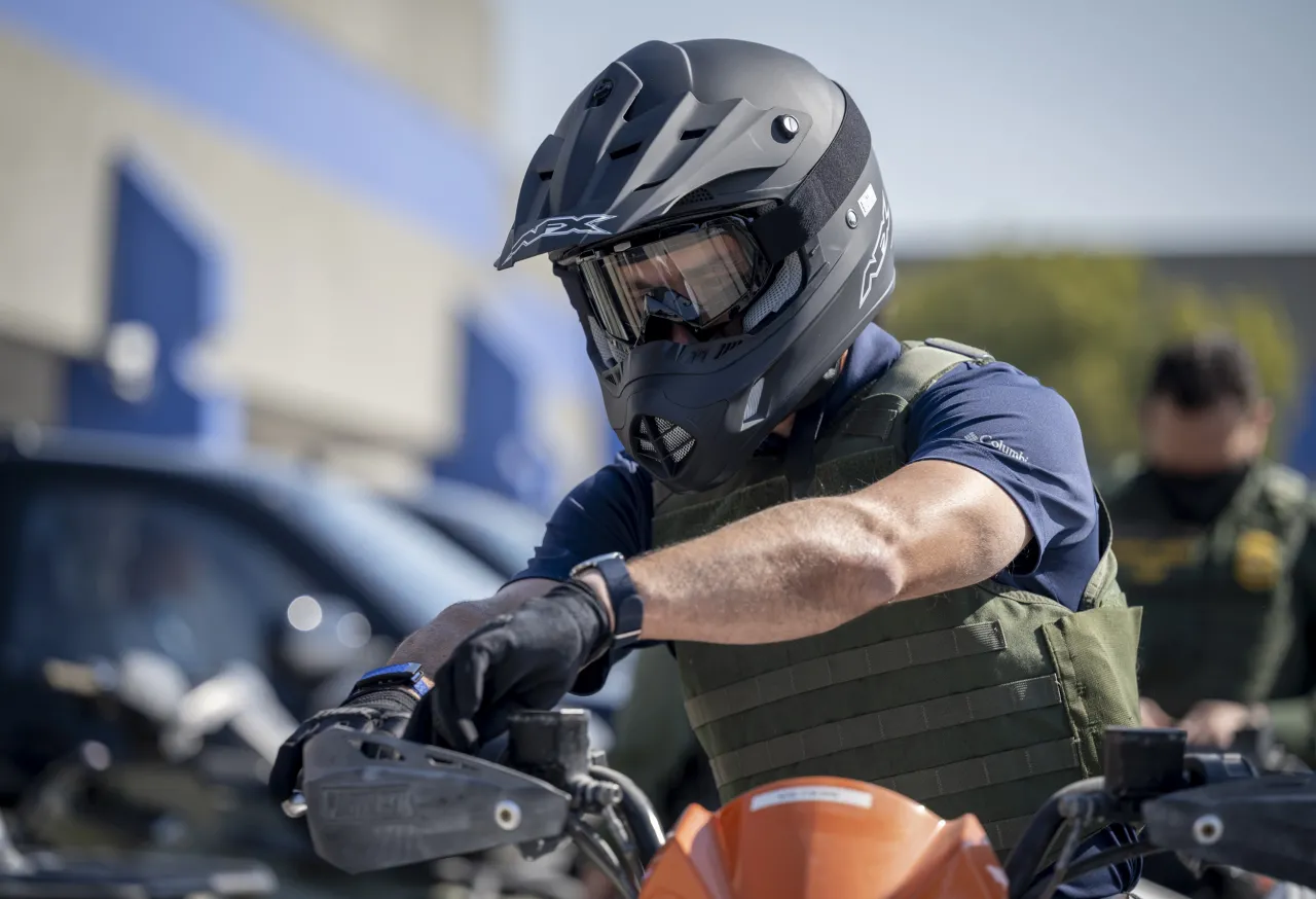 Image: Acting Secretary Wolf Participates in an Operational Brief and ATV Tour of the Border Wall (8)