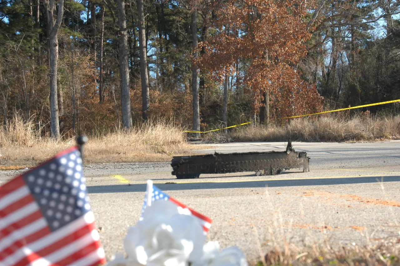 Image: Columbia Shuttle Disaster - A lone piece of debris