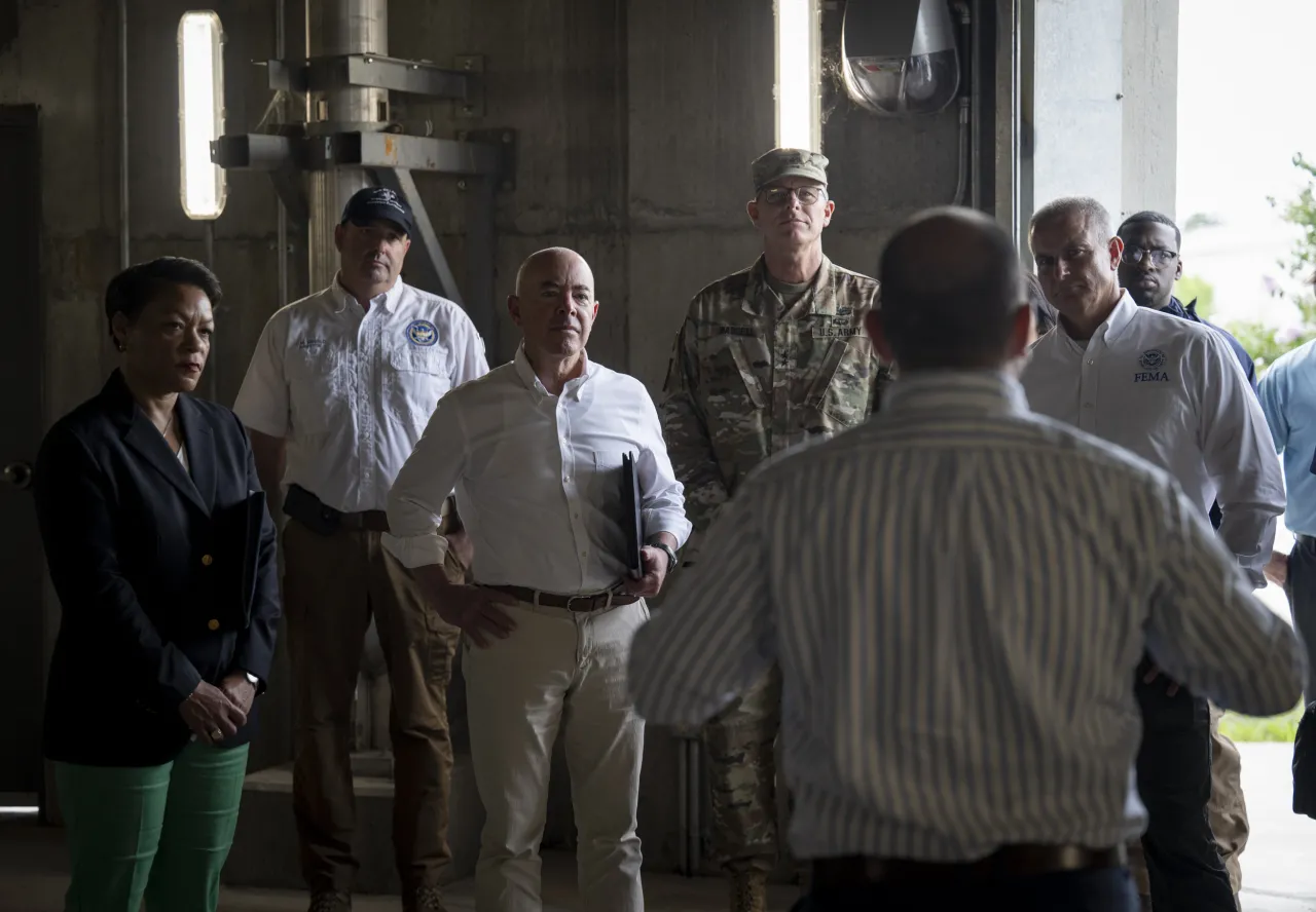 Image: DHS Secretary Alejandro Mayorkas Tours Carrollton Water Treatment Plant (015)