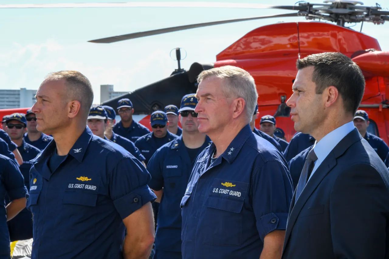 Image: Coast Guard Cutter Hamilton Drug Offload - Crew Visit (9)