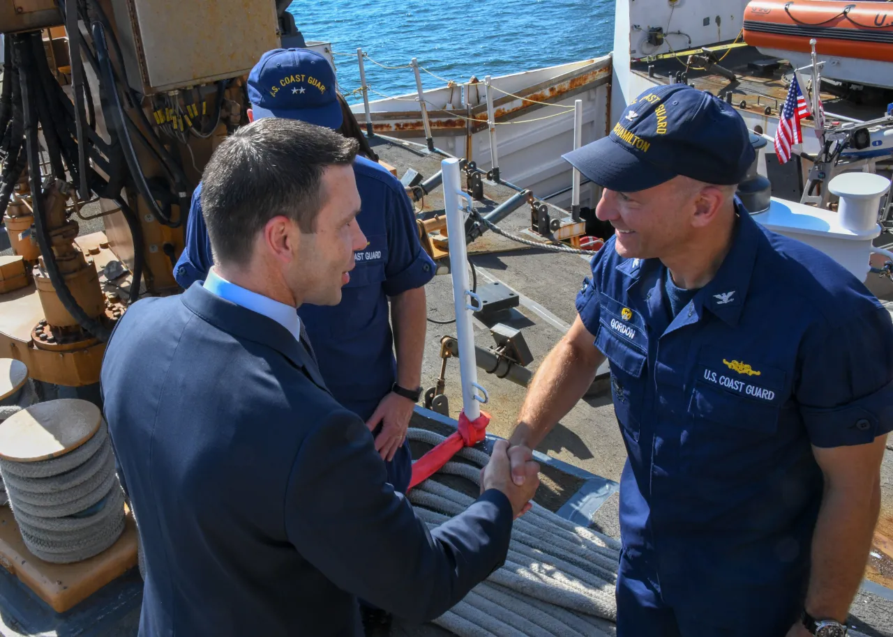 Image: Coast Guard Cutter Hamilton Drug Offload - Crew Visit (2)