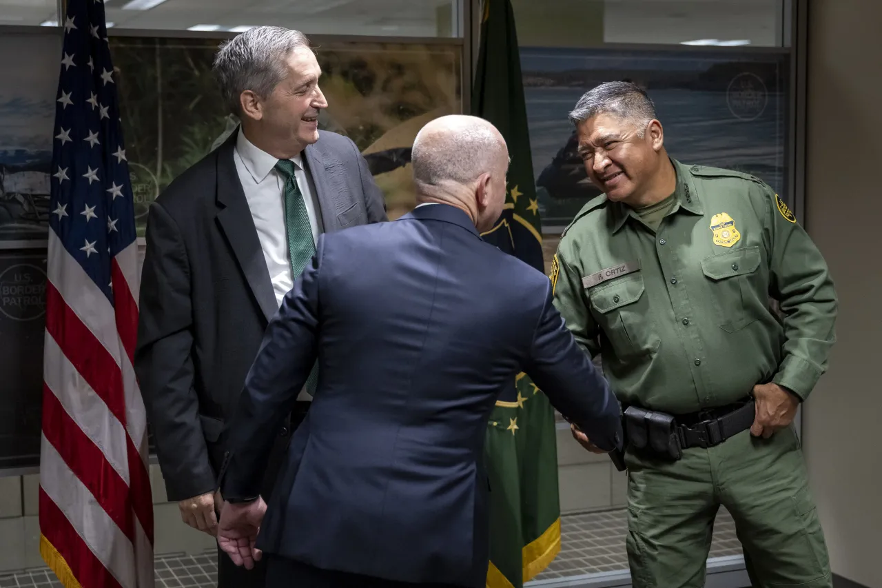 Image: DHS Secretary Alejandro Mayorkas Says Farewell to CBP Deputy Commissioner and Chief Ortiz    (030)