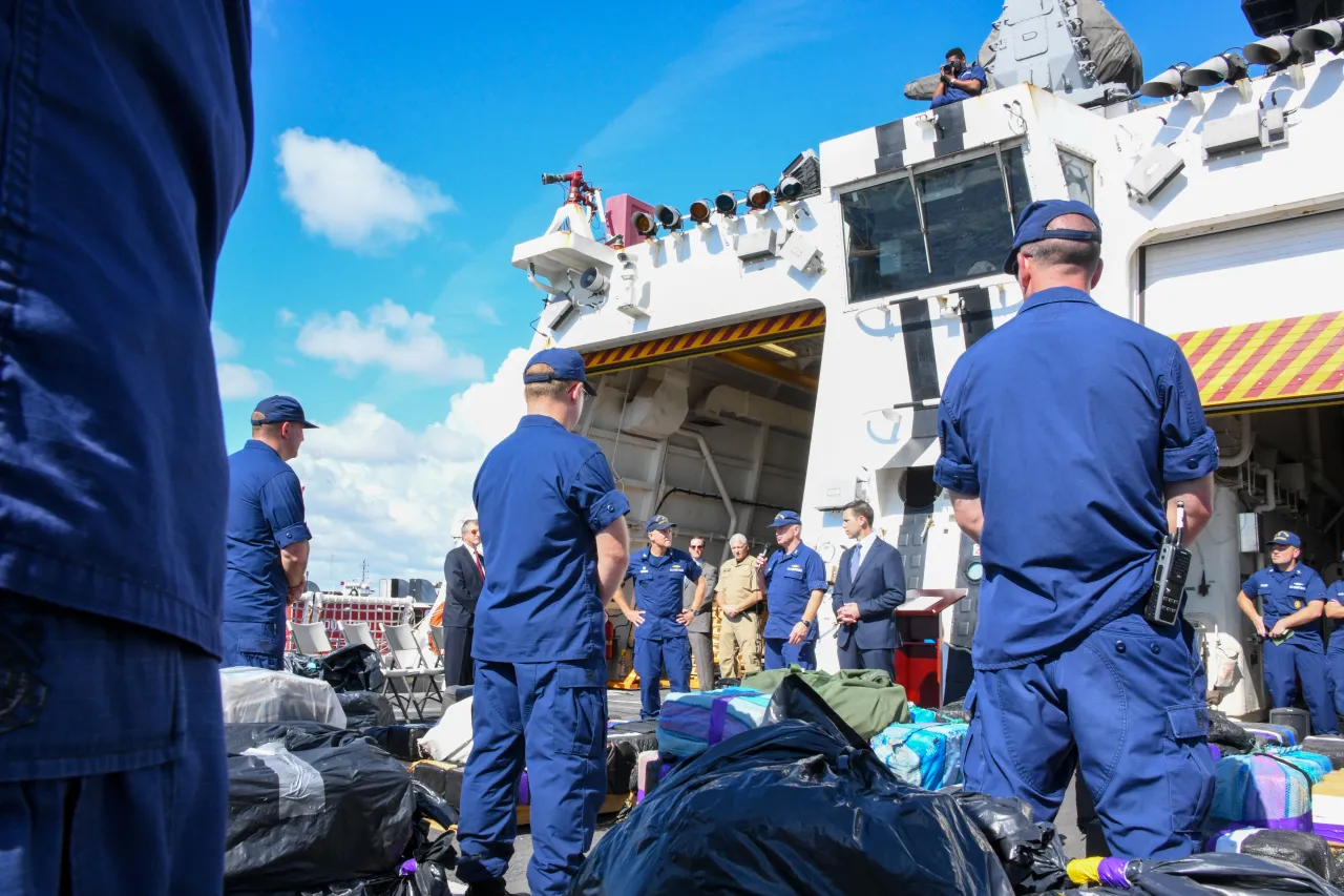 Image: Coast Guard Cutter Hamilton Drug Offload - Crew Visit (4)