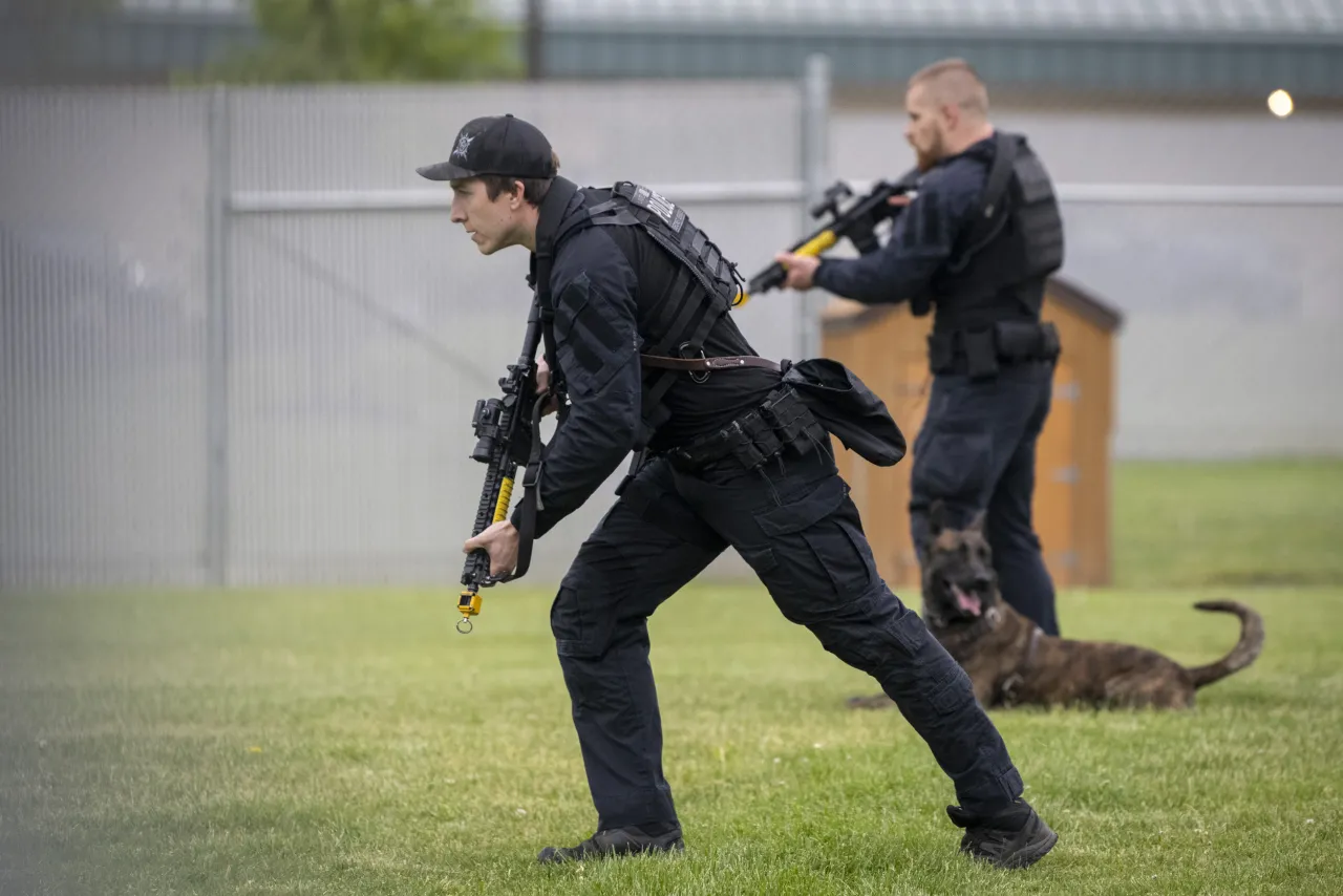 Image: DHS Secretary Alejandro Mayorkas Tours Secret Service Training Center (09)