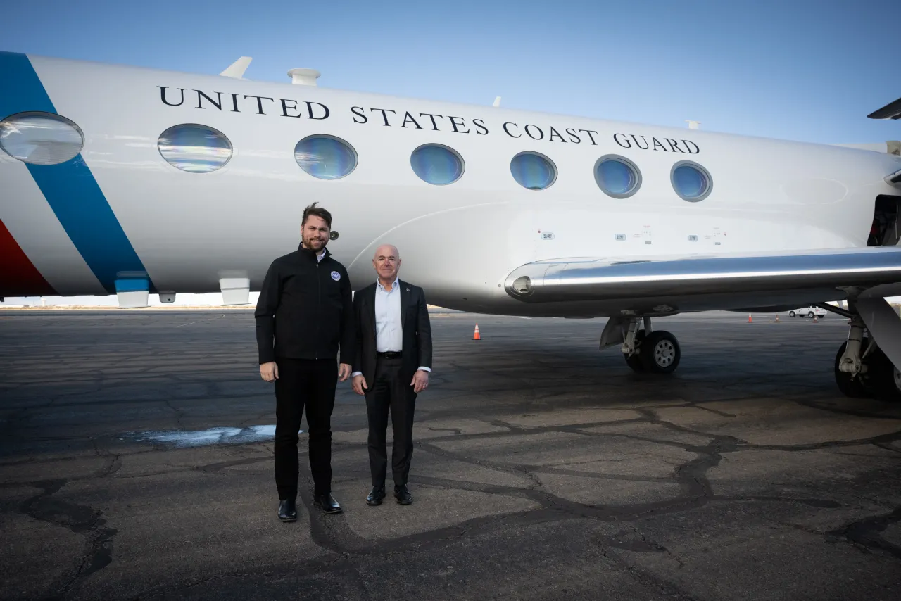 Image: DHS Secretary Alejandro Mayorkas Departs El Paso, TX (054)