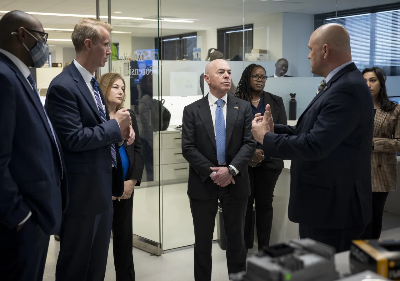 Image: DHS Secretary Alejandro Mayorkas Visits HSI Cyber Crimes Center (030)