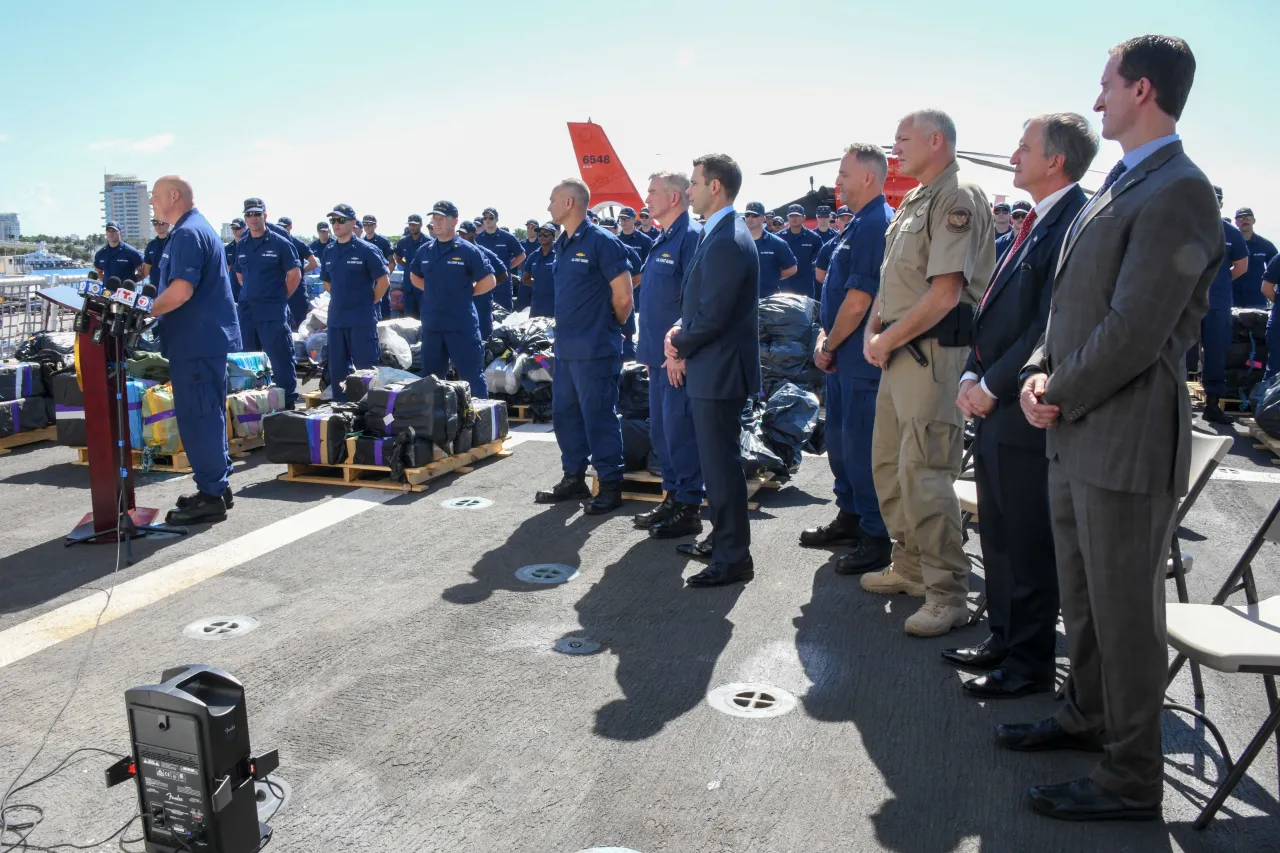 Image: Coast Guard Cutter Hamilton Drug Offload - Crew Visit (10)