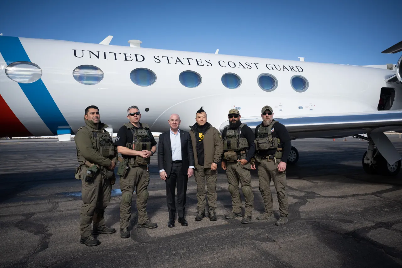 Image: DHS Secretary Alejandro Mayorkas Departs El Paso, TX (047)