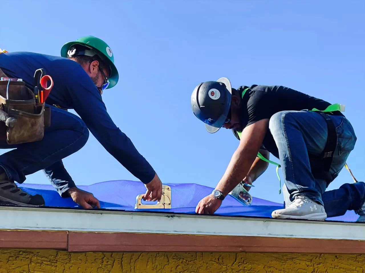 Image: Blue Roofs Installed On Fort Myers Homes (4)