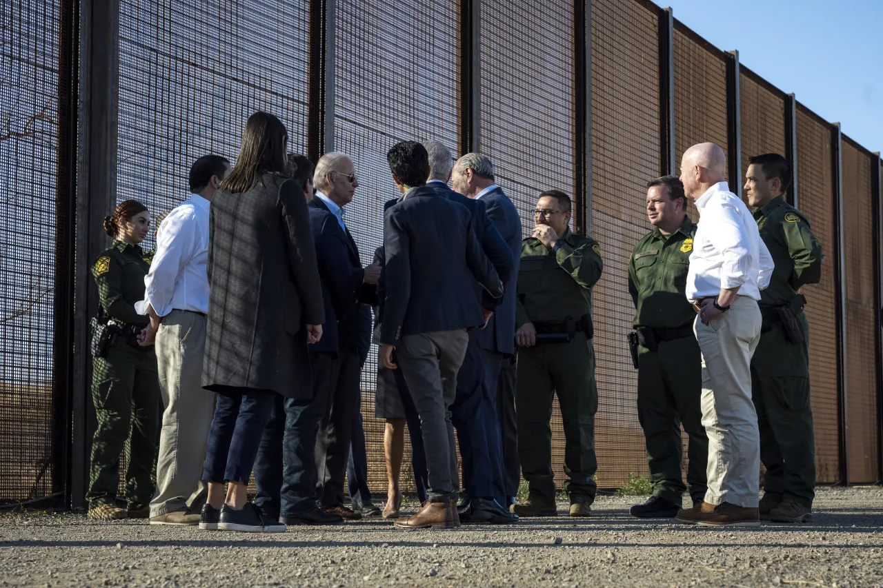 Image: DHS Secretary Alejandro Mayorkas travels to El Paso with President Biden (043)