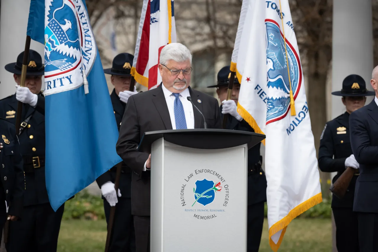 Image: DHS Secretary Alejandro Mayorkas Gives Remarks at NTEU Wreath Laying Ceremony (013)