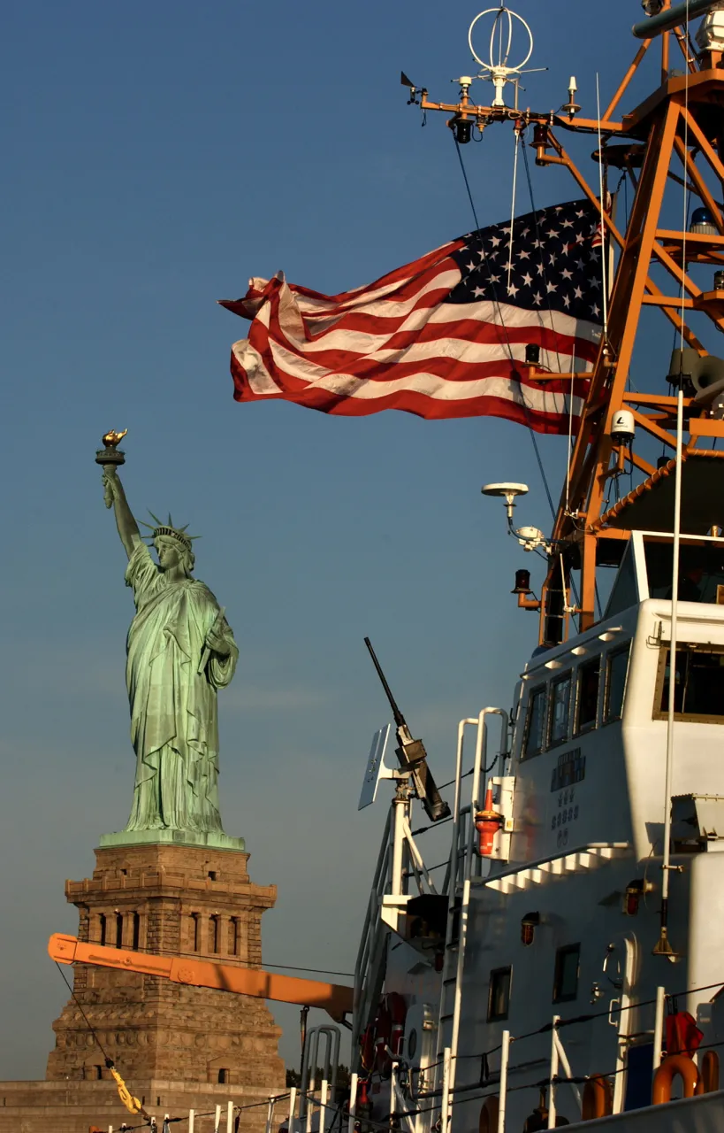 Image: Coast Guard Cutter Bainbridge Island Patrols New York Harbor
