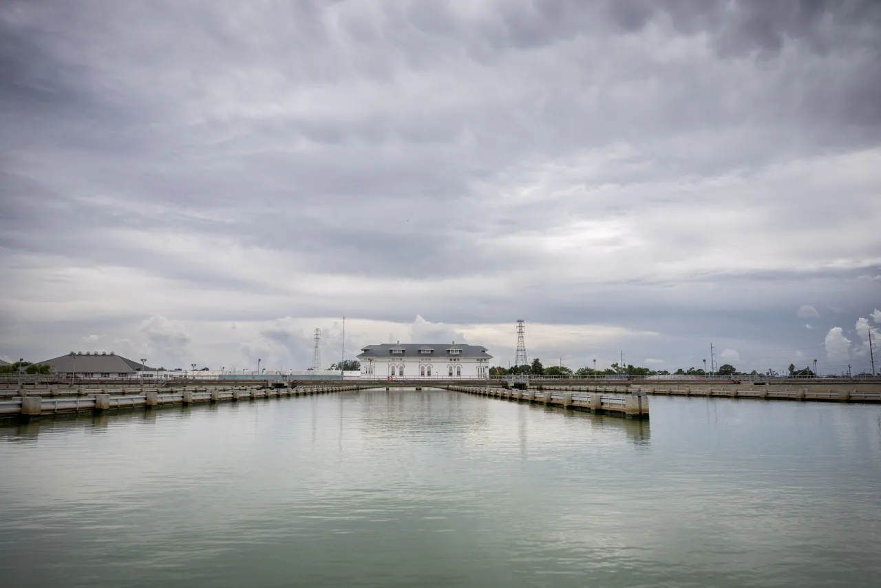 Image: DHS Secretary Alejandro Mayorkas Tours Carrollton Water Treatment Plant (011)