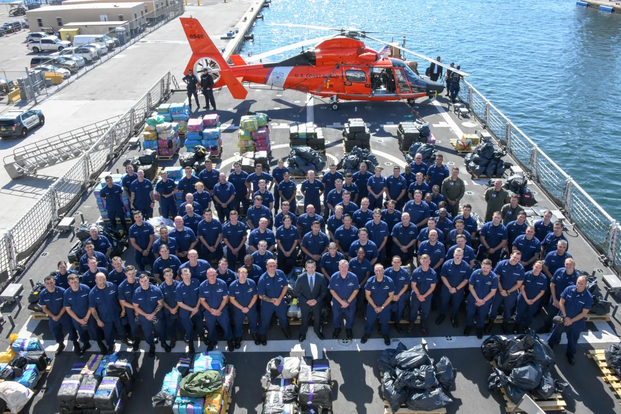 Image: Coast Guard Cutter Hamilton Drug Offload - Crew Visit (5)