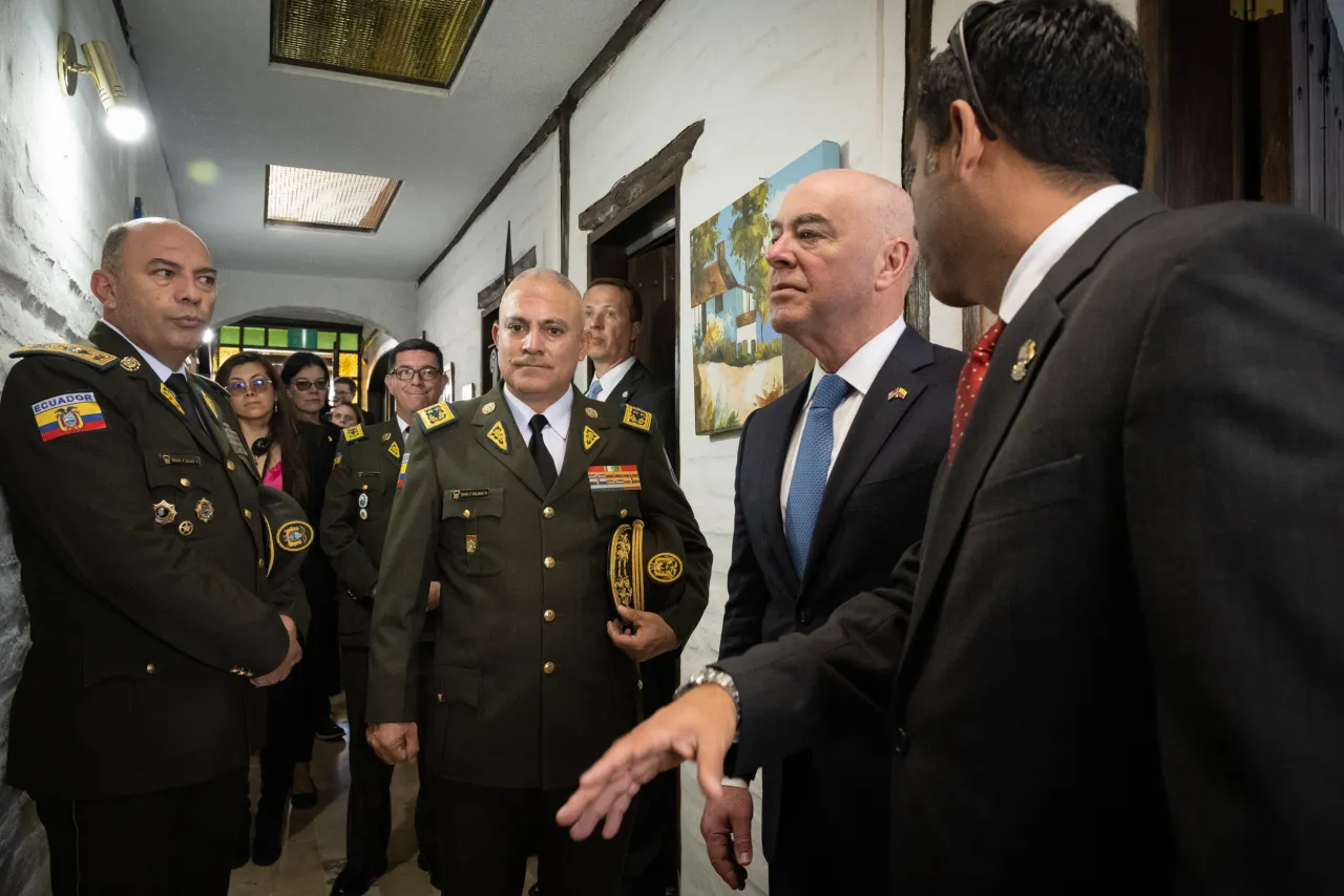 Image: DHS Secretary Alejandro Mayorkas Visits TCIU (006)