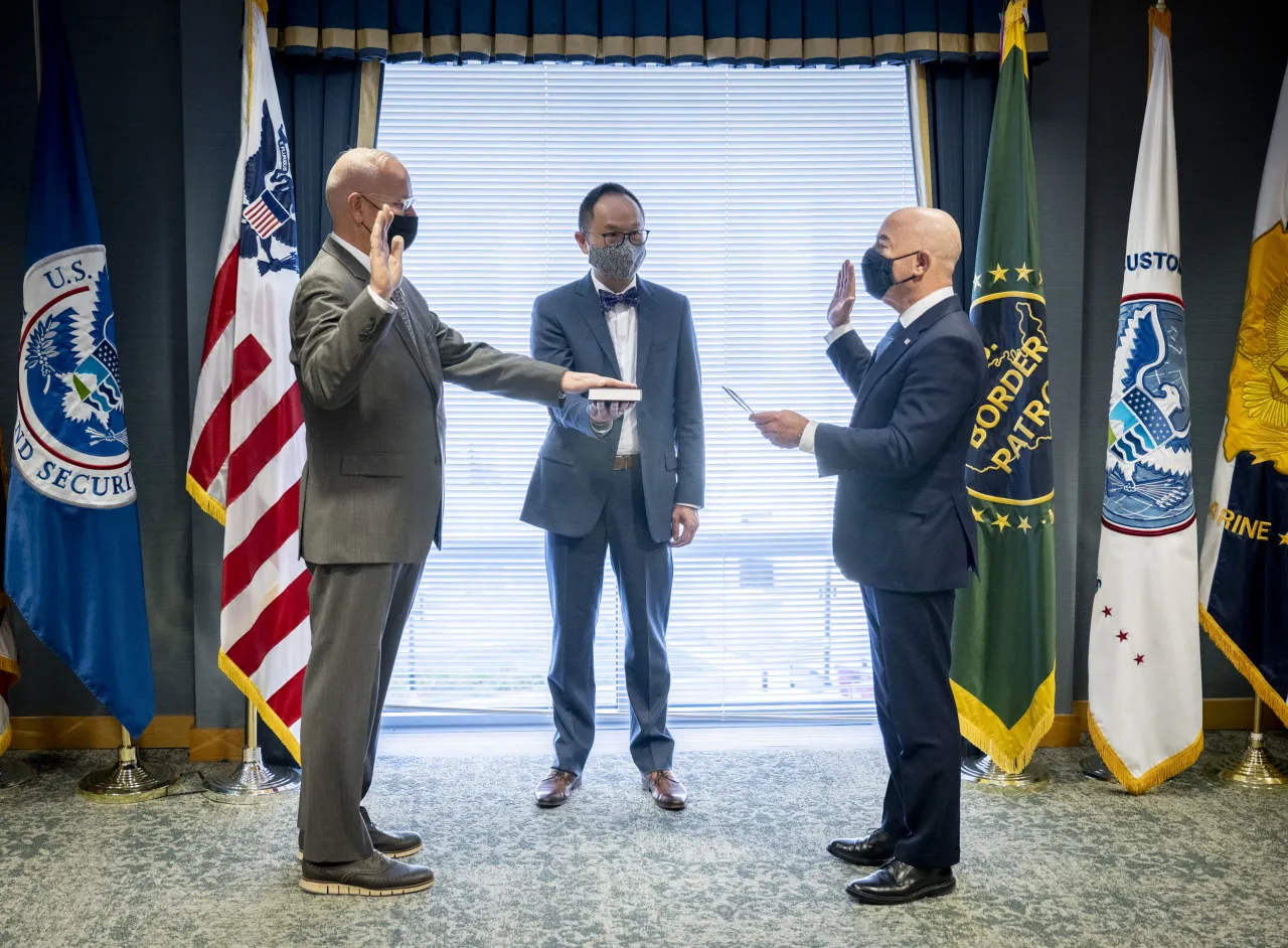 Image: Secretary Mayorkas Swears in Chris Magnus as CBP Commissioner