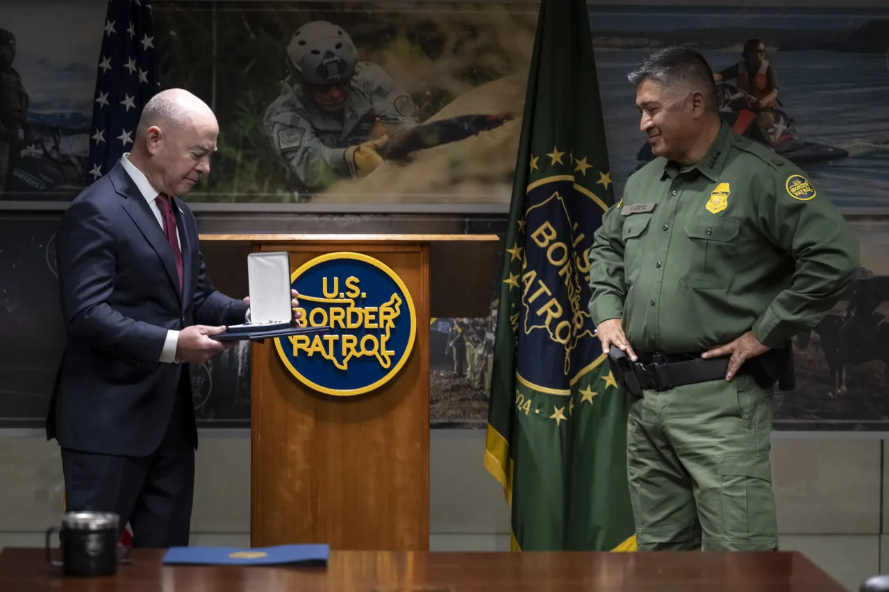 Image: DHS Secretary Alejandro Mayorkas Says Farewell to CBP Deputy Commissioner and Chief Ortiz    (011)