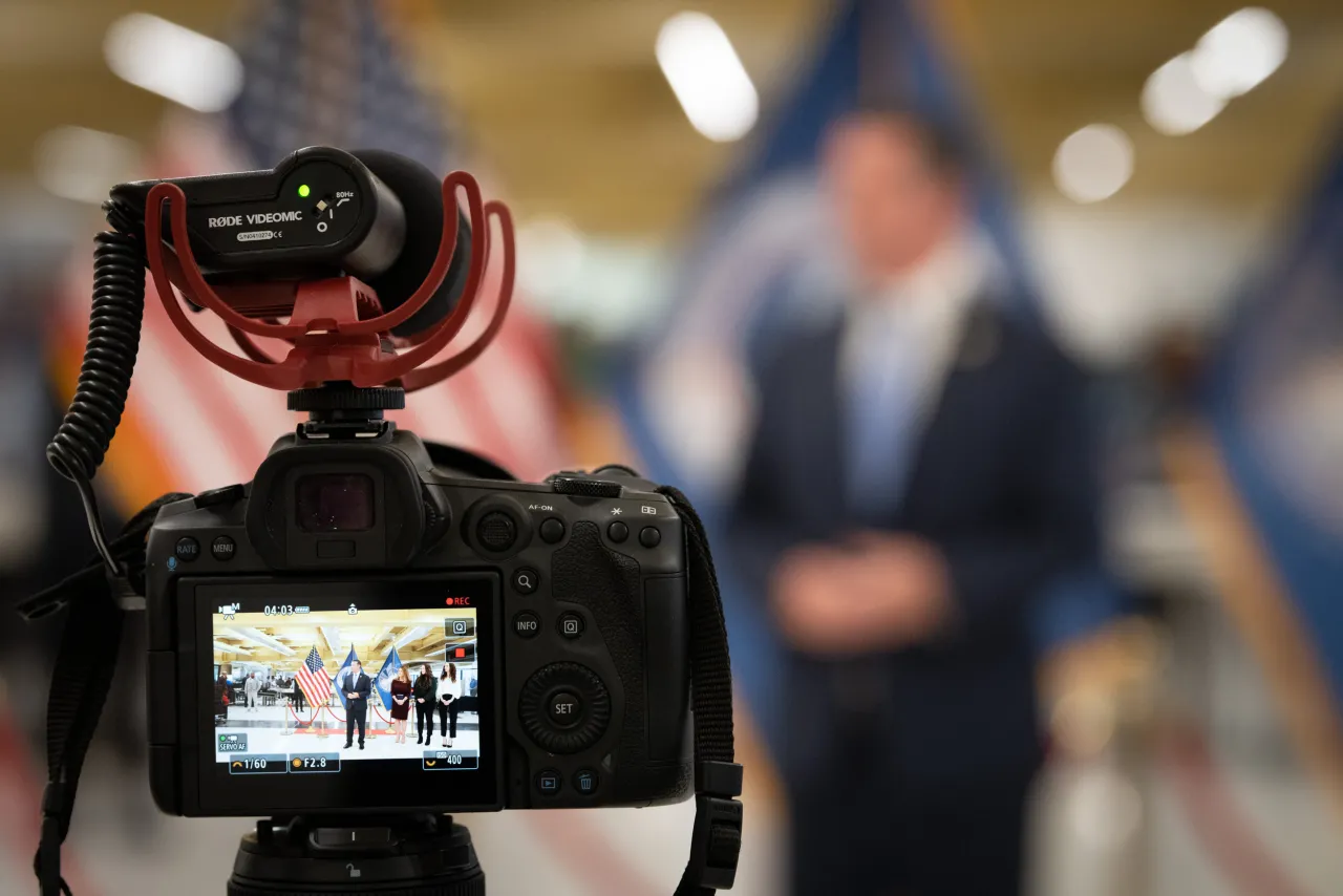 Image: DHS Secretary Alejandro Mayorkas Swears In TSA Administrator(011)