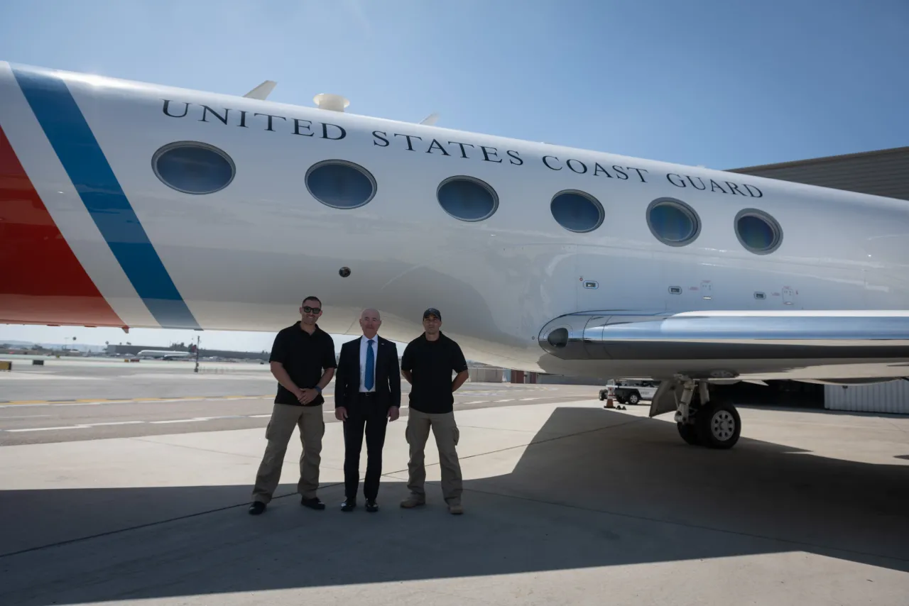 Image: DHS Secretary Alejandro Mayorkas Travels to San Diego, CA (034)